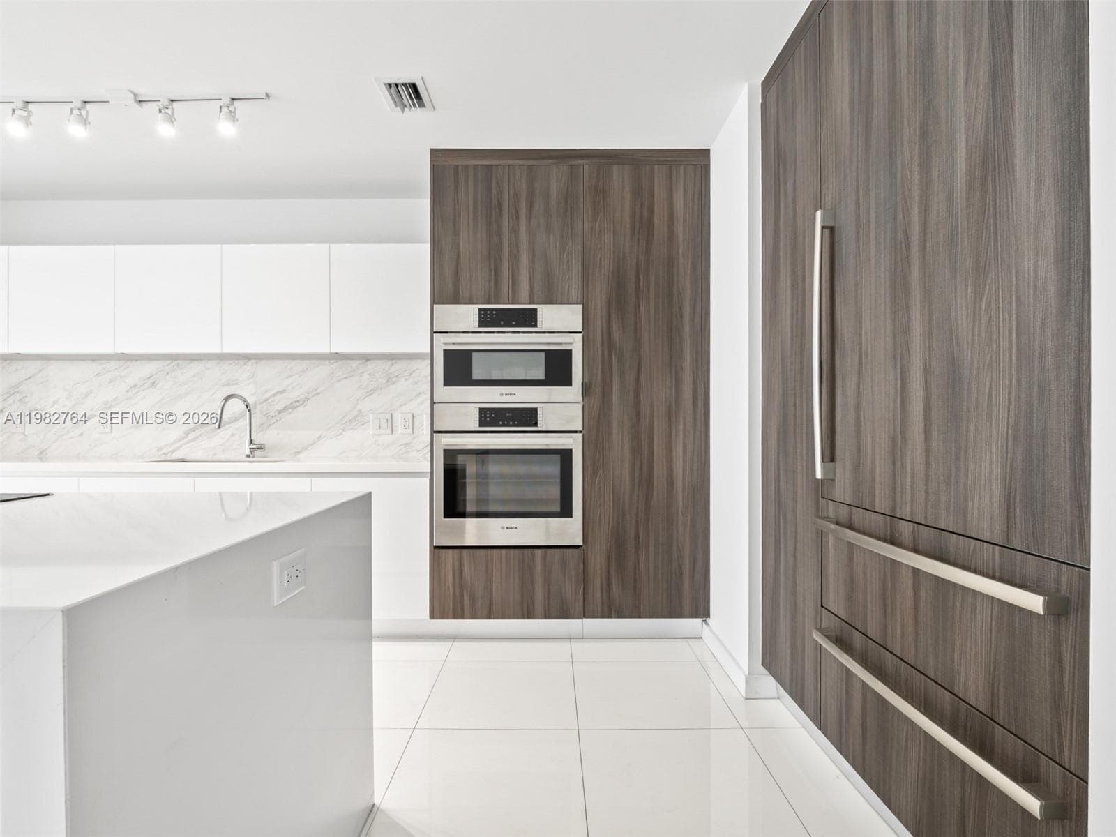 851 NE 1st Ave # 4801, Miami FL 33132 — 17
