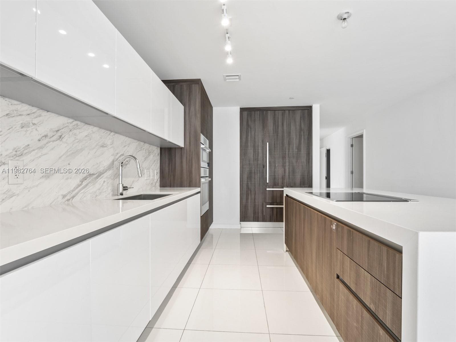 851 NE 1st Ave # 4801, Miami FL 33132 — 16