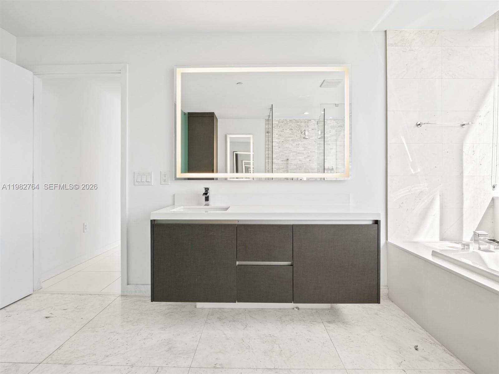 851 NE 1st Ave # 4801, Miami FL 33132 — 32