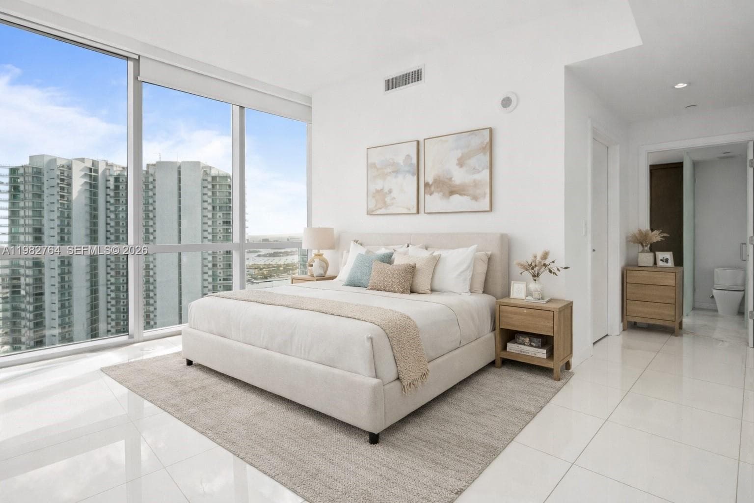 851 NE 1st Ave # 4801, Miami FL 33132 — 1