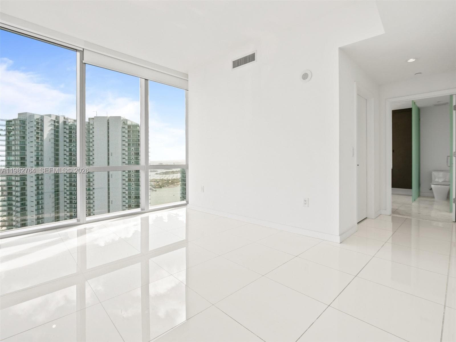851 NE 1st Ave # 4801, Miami FL 33132 — 24
