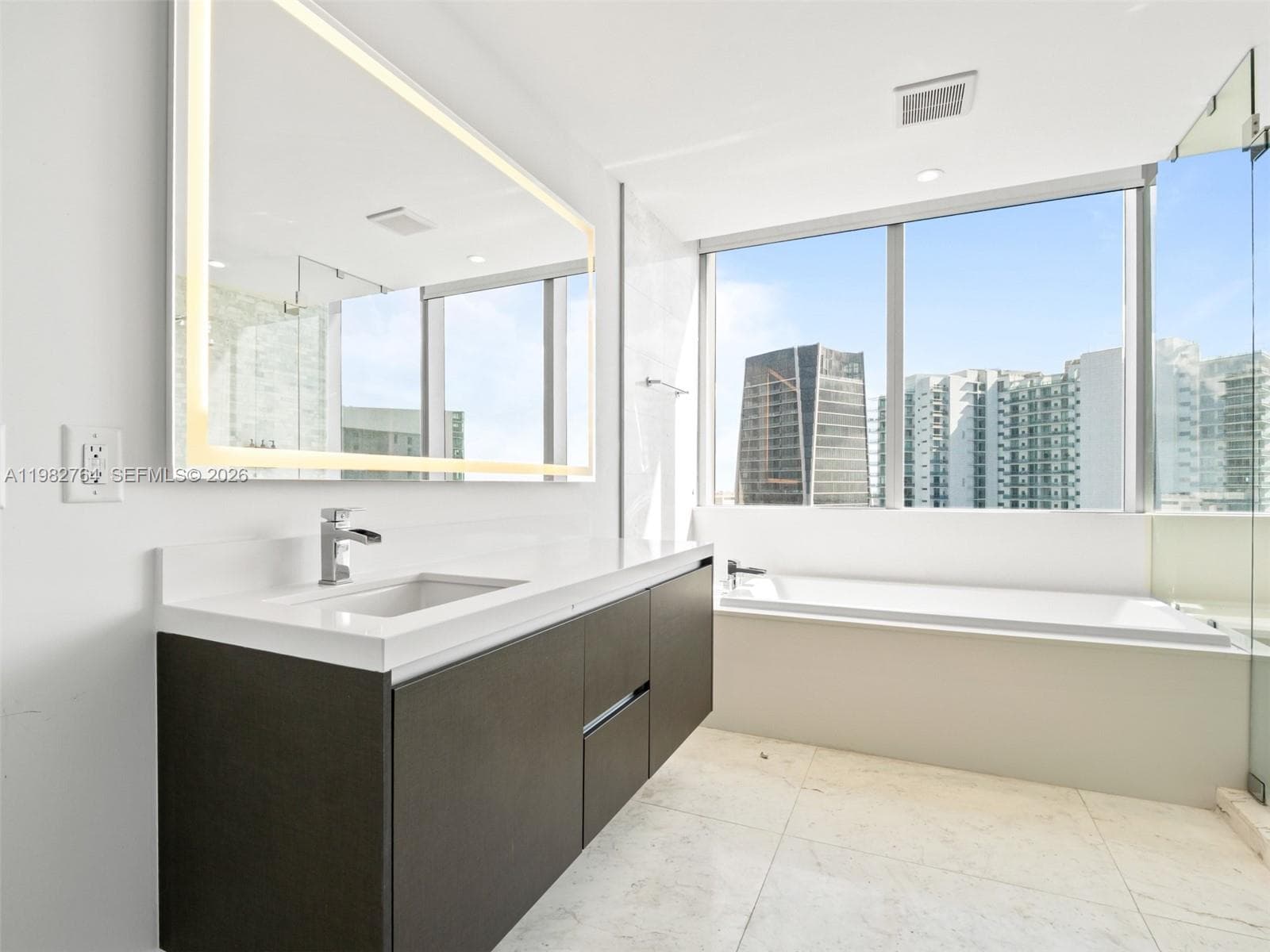 851 NE 1st Ave # 4801, Miami FL 33132 — 30