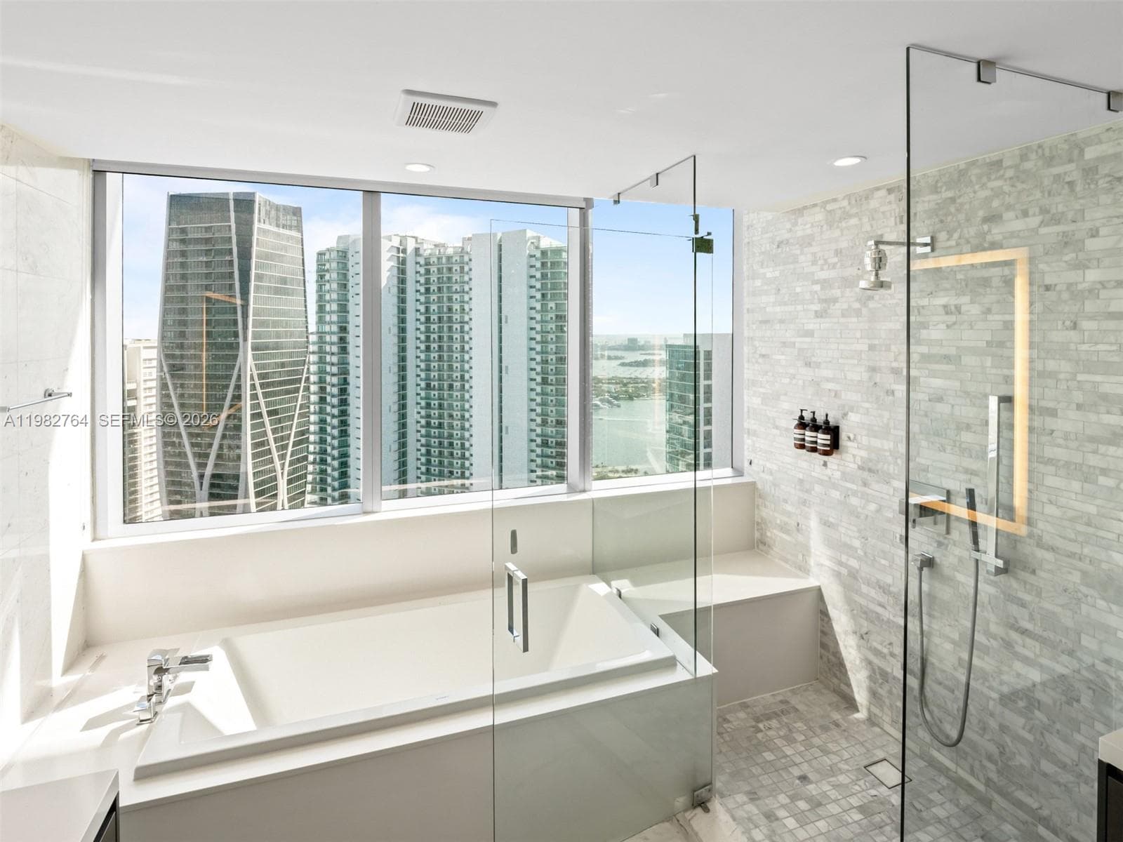 851 NE 1st Ave # 4801, Miami FL 33132 — 34