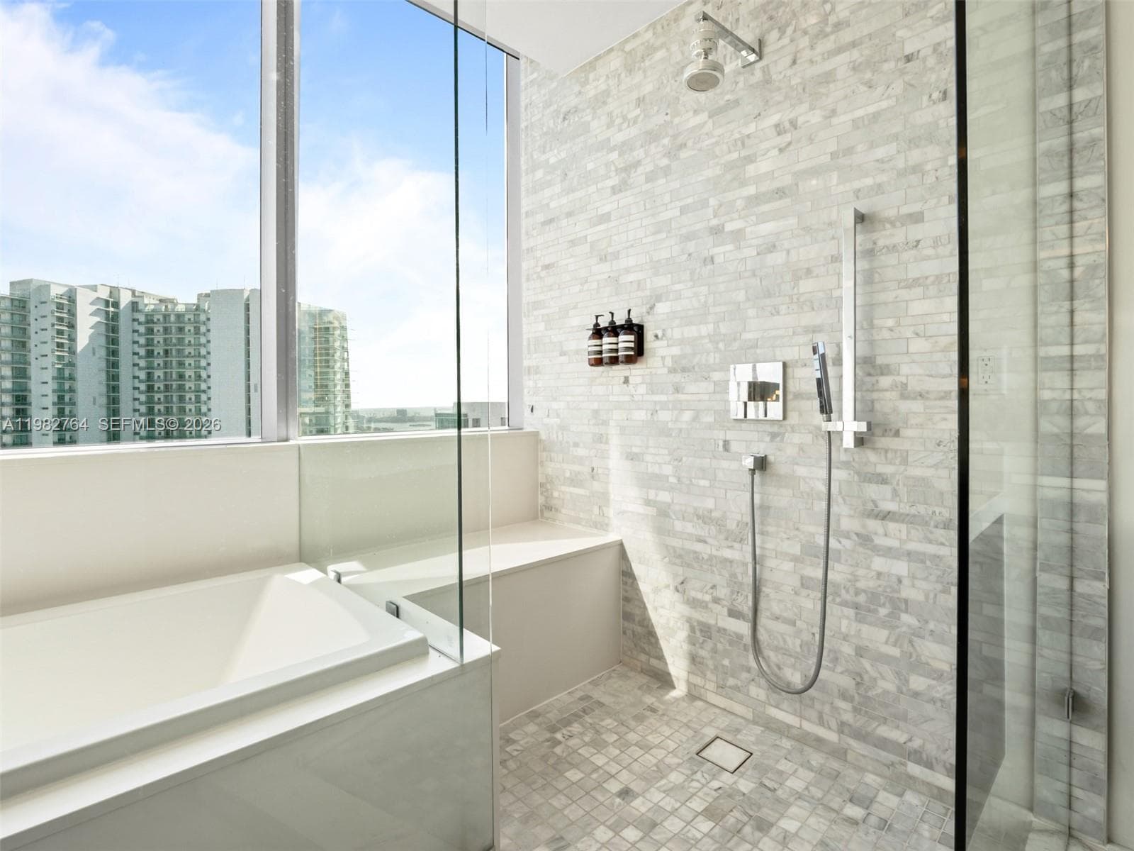 851 NE 1st Ave # 4801, Miami FL 33132 — 33