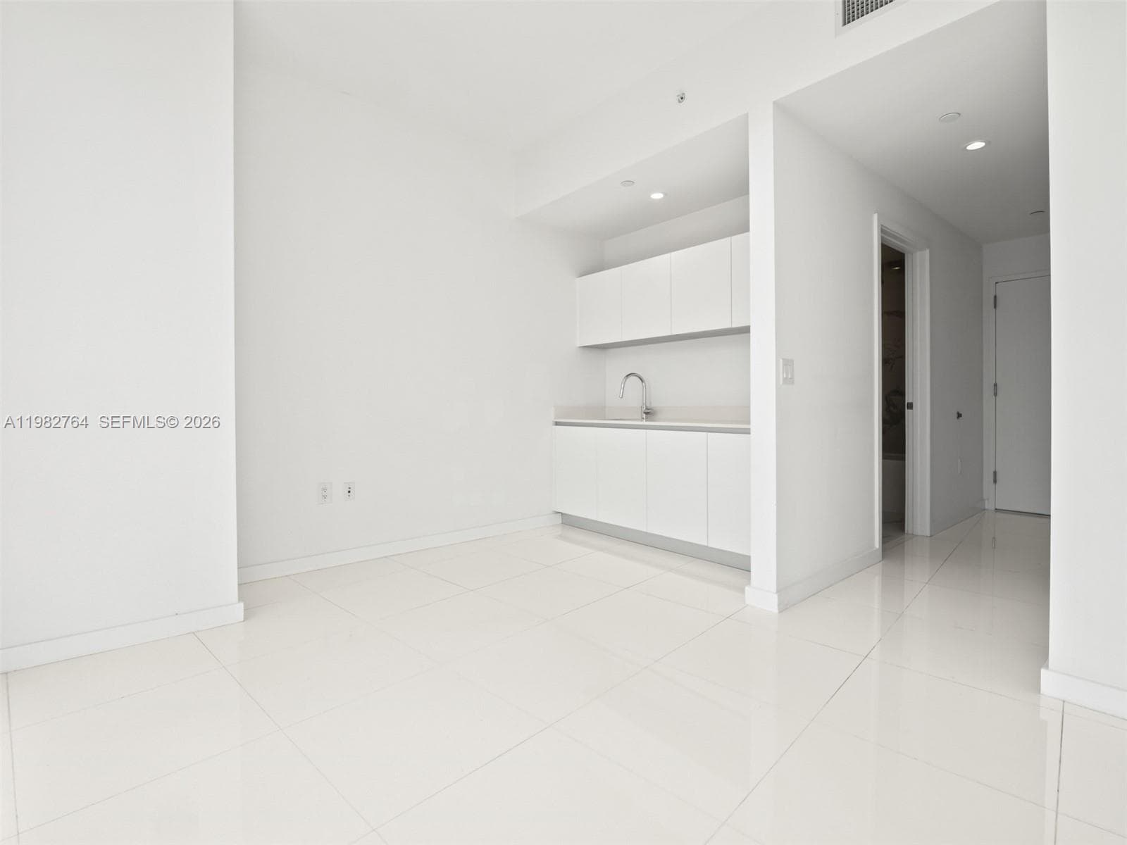851 NE 1st Ave # 4801, Miami FL 33132 — 39