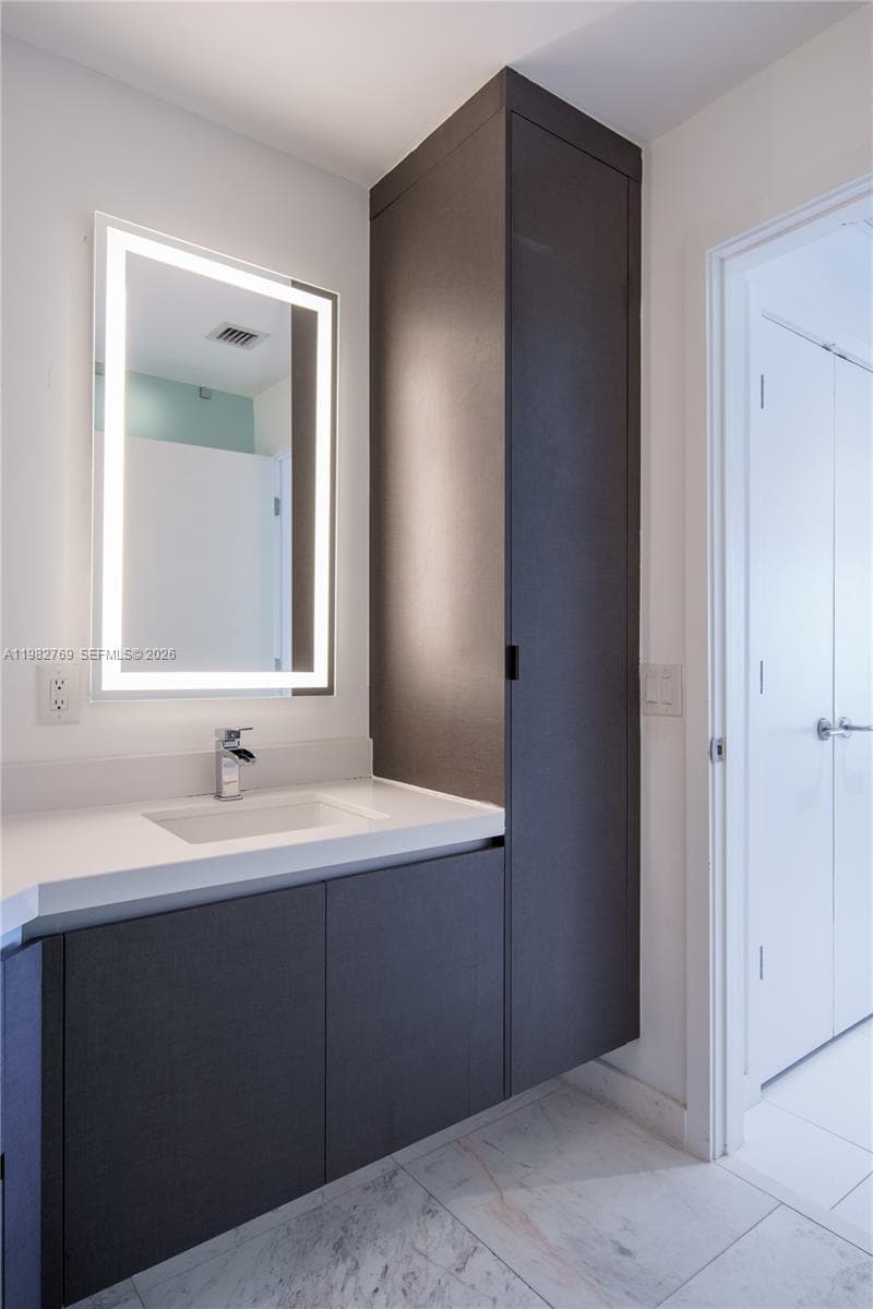 851 NE 1st Ave # 4406, Miami FL 33132 — 20