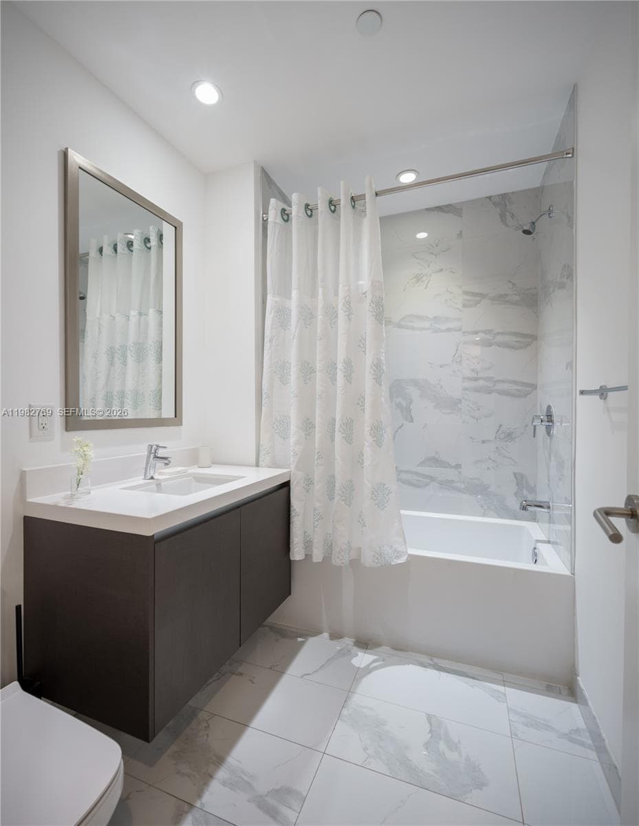 851 NE 1st Ave # 4406, Miami FL 33132 — 24