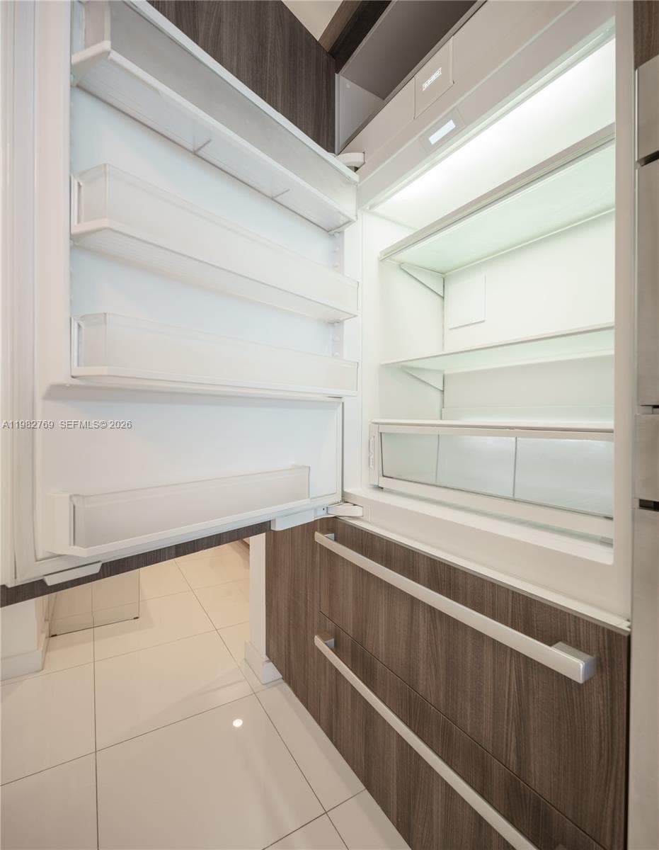 851 NE 1st Ave # 4406, Miami FL 33132 — 37