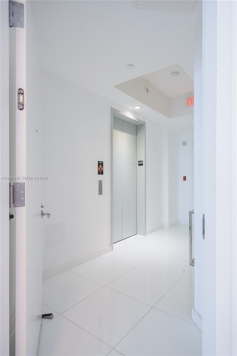 851 NE 1st Ave # 4406, Miami FL 33132 — 40