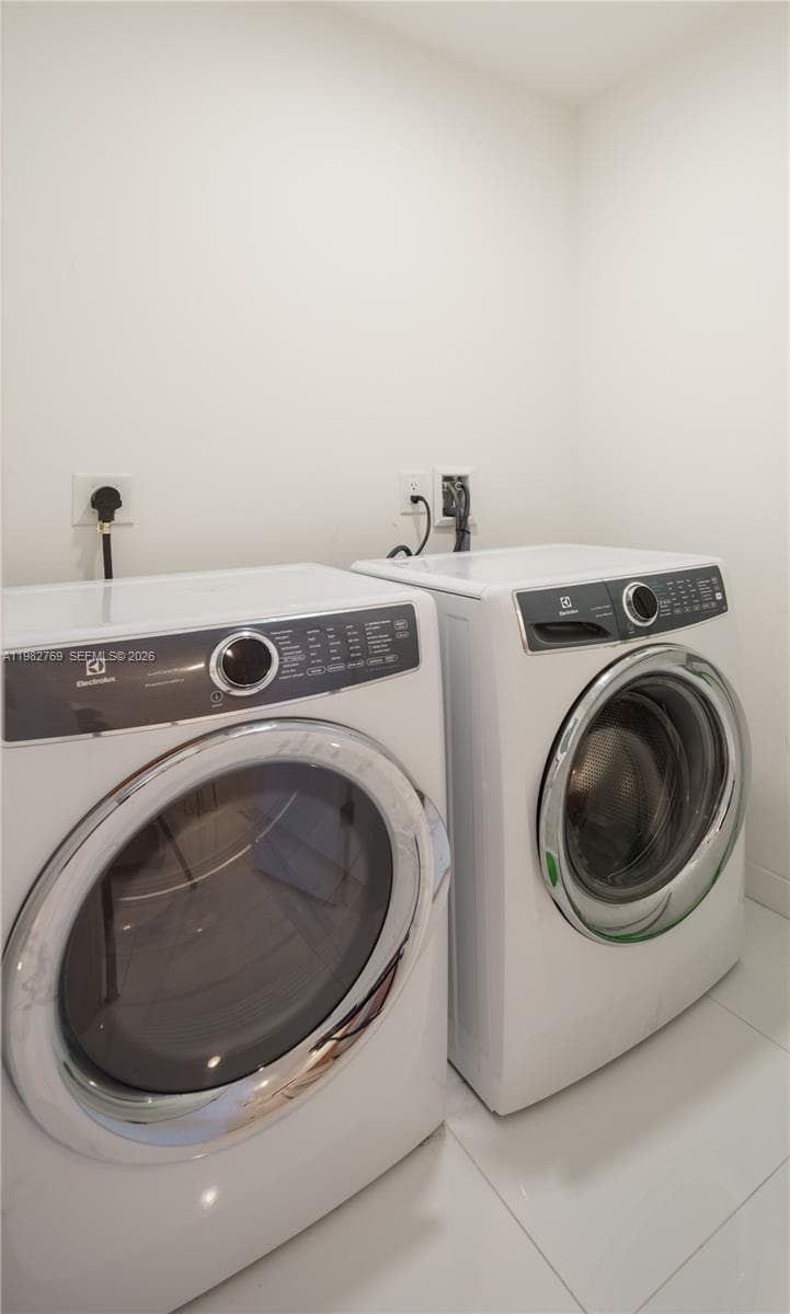 851 NE 1st Ave # 4406, Miami FL 33132 — 25