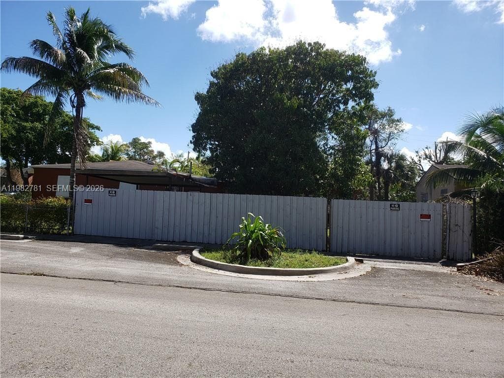 11970 NW 10th Ave, North Miami FL 33168 — 17