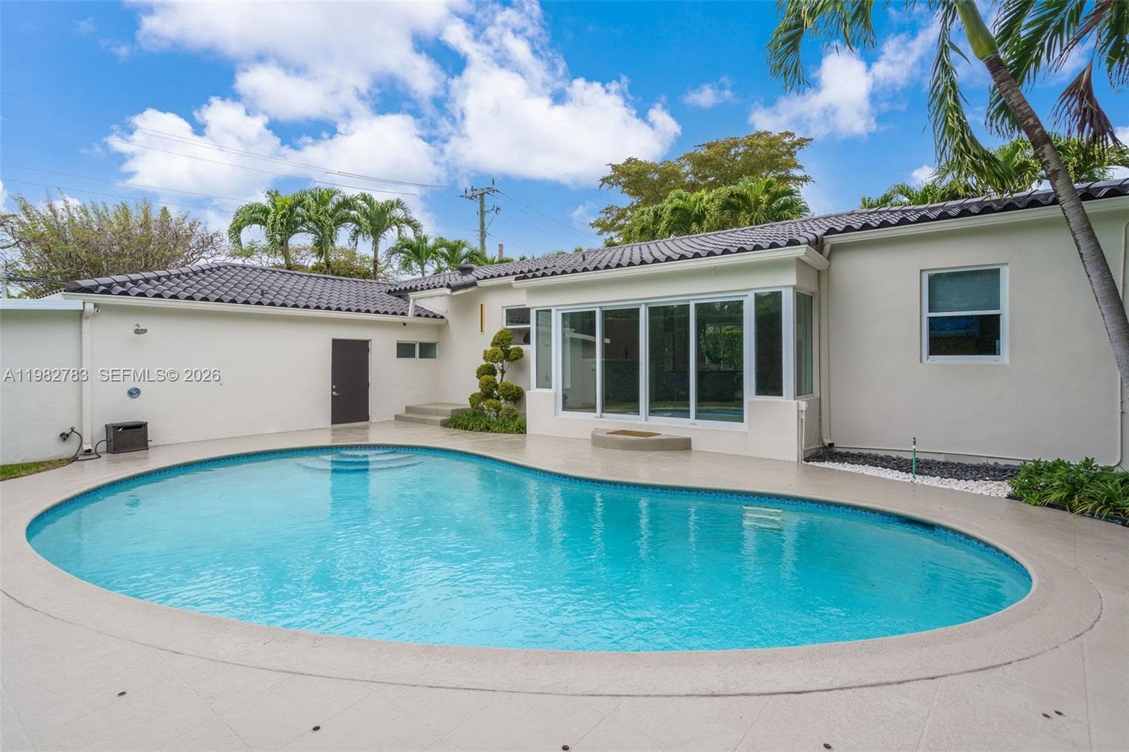 500 NE 51st St, Miami FL 33137 — 35