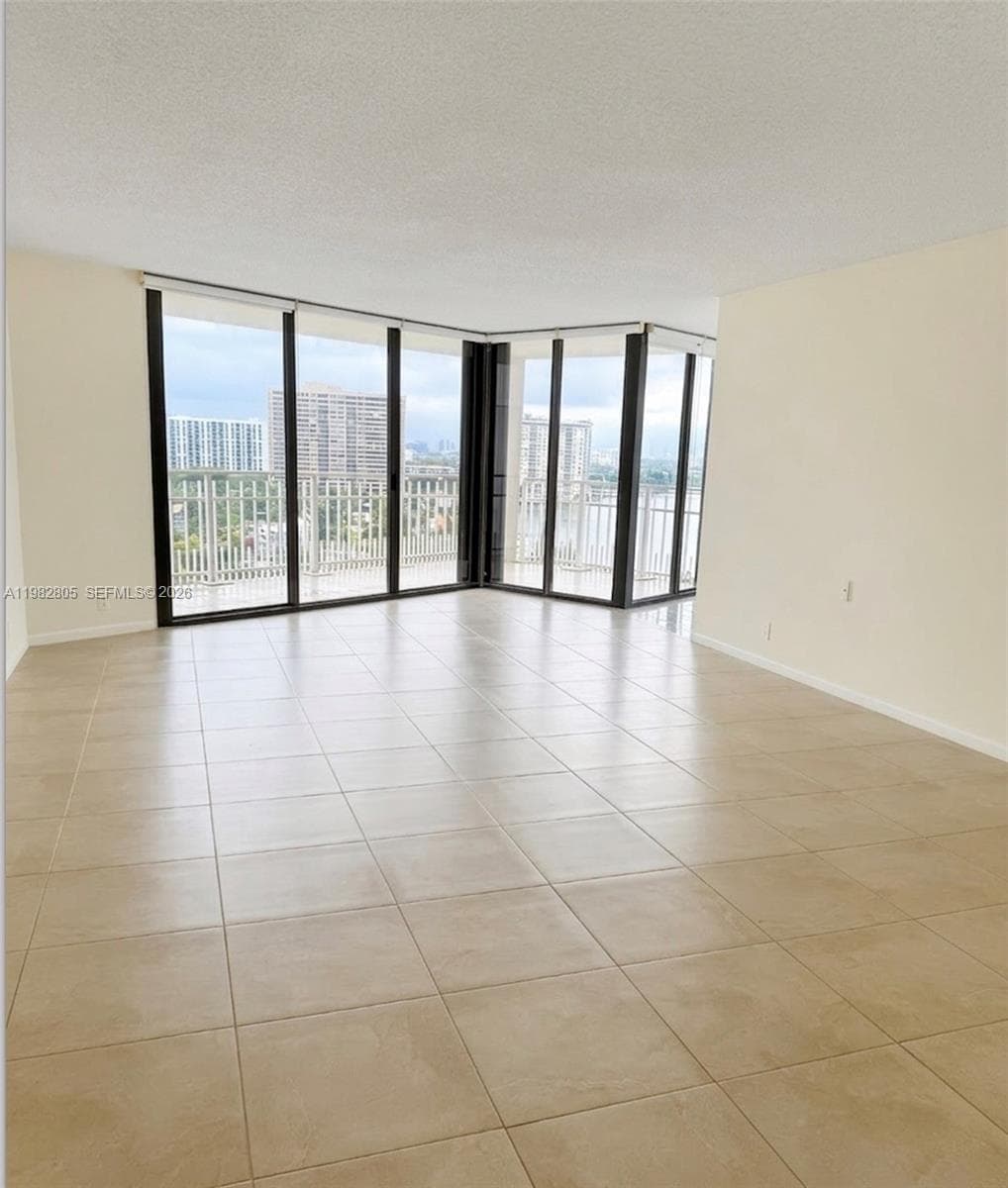 4000 Towerside Ter # 1401, Miami FL 33138 — 3