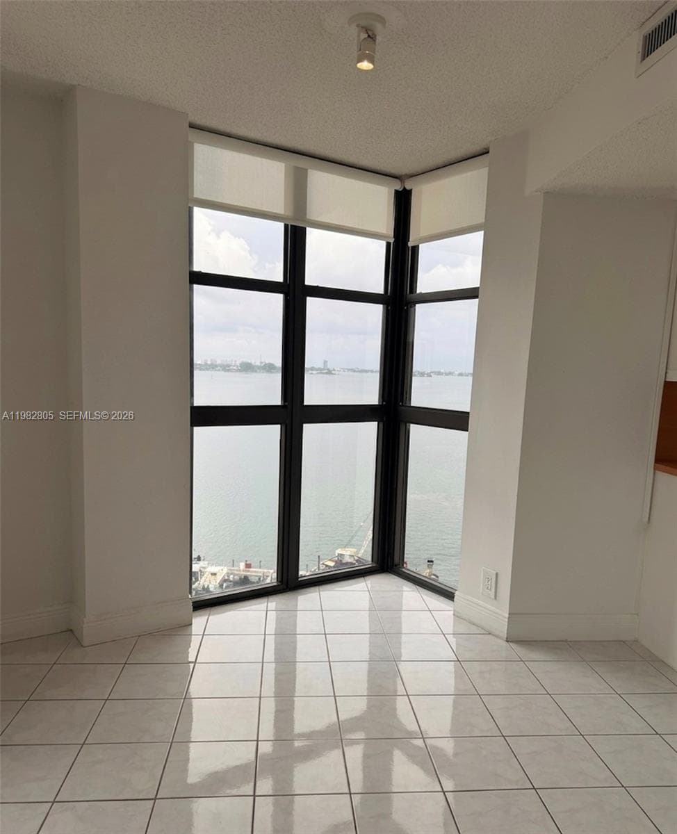 4000 Towerside Ter # 1401, Miami FL 33138 — 5