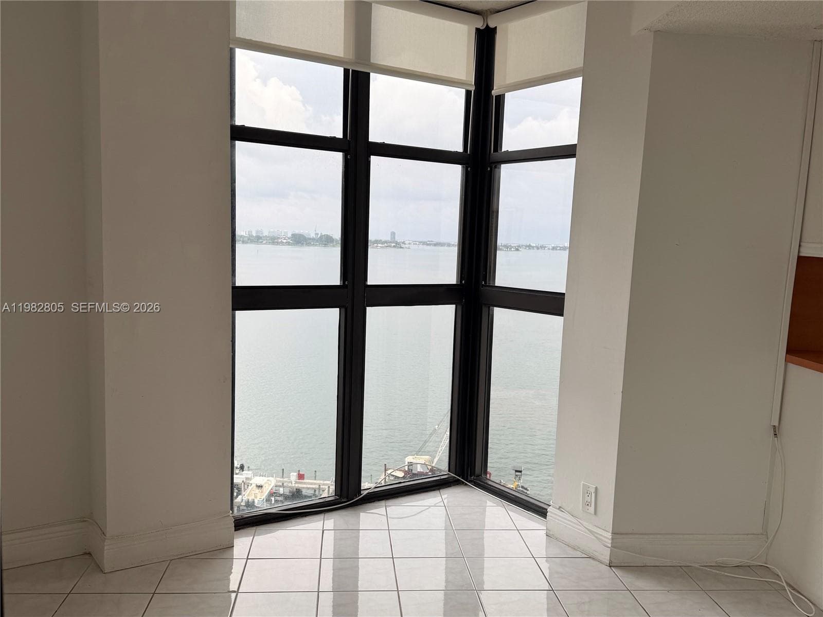 4000 Towerside Ter # 1401, Miami FL 33138 — 9