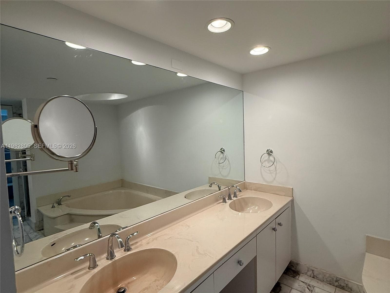 4000 Towerside Ter # 1401, Miami FL 33138 — 15