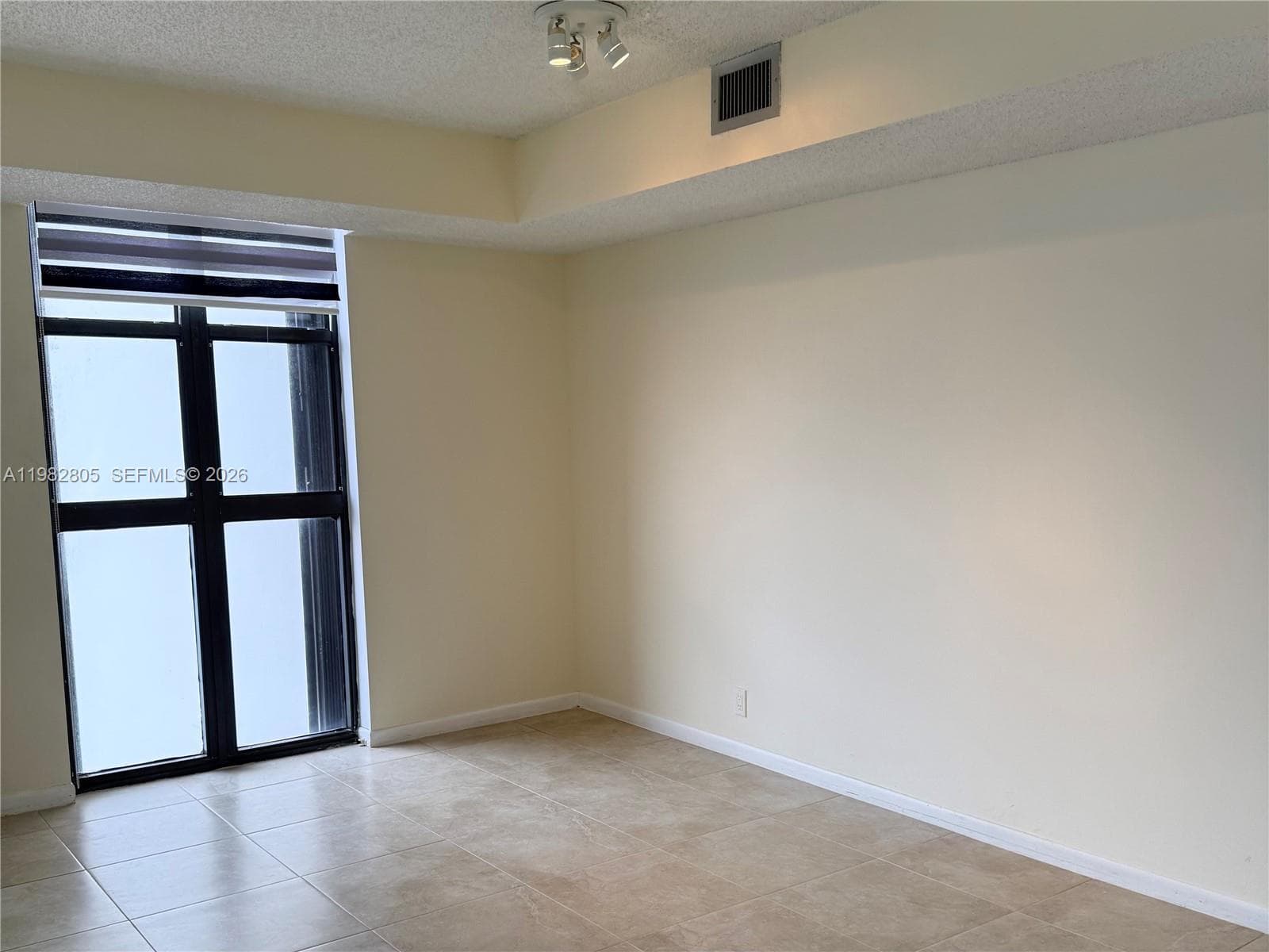 4000 Towerside Ter # 1401, Miami FL 33138 — 25