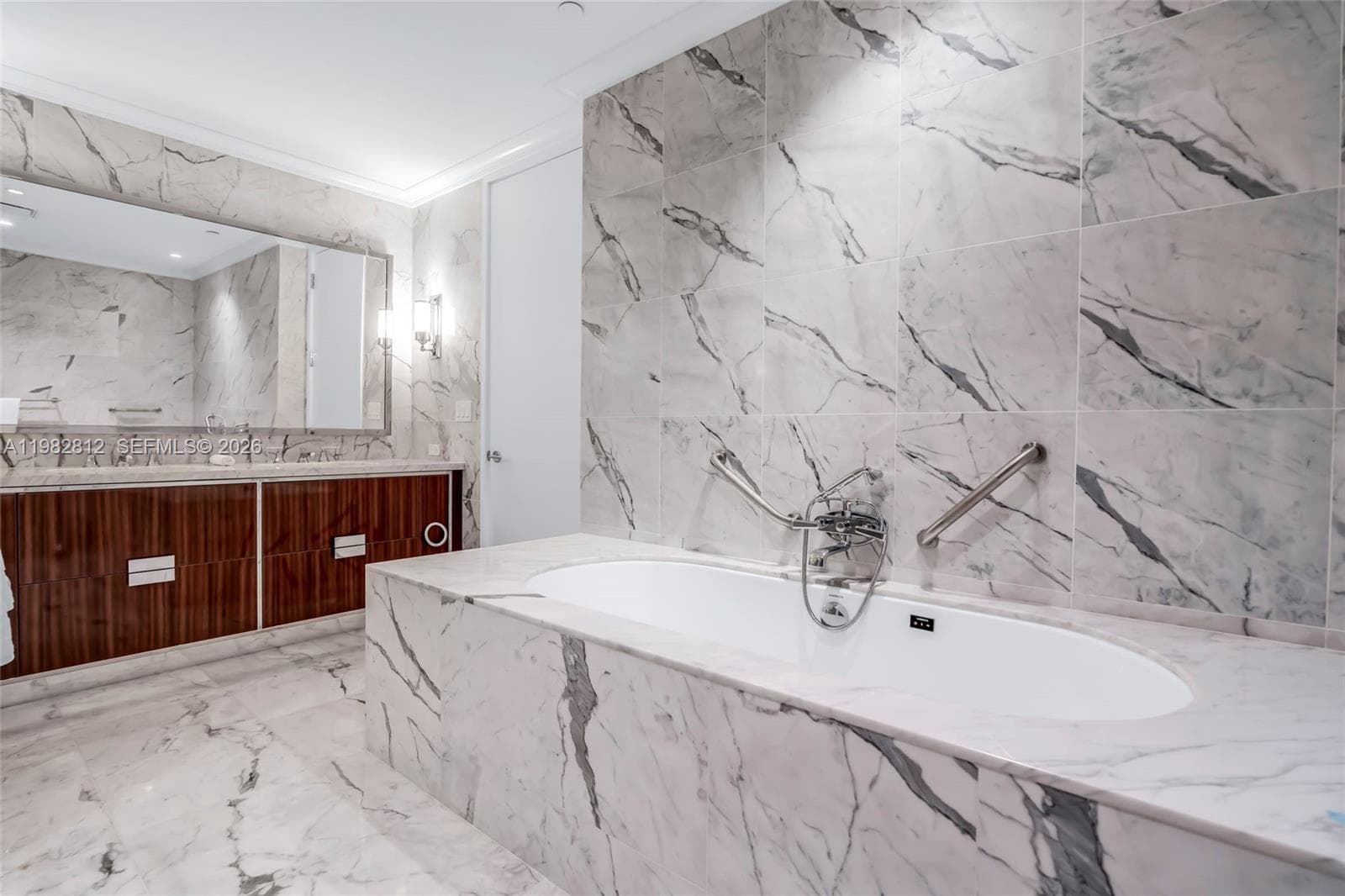 15701 Collins Ave # 2903, Sunny Isles Beach FL 33160 — 21