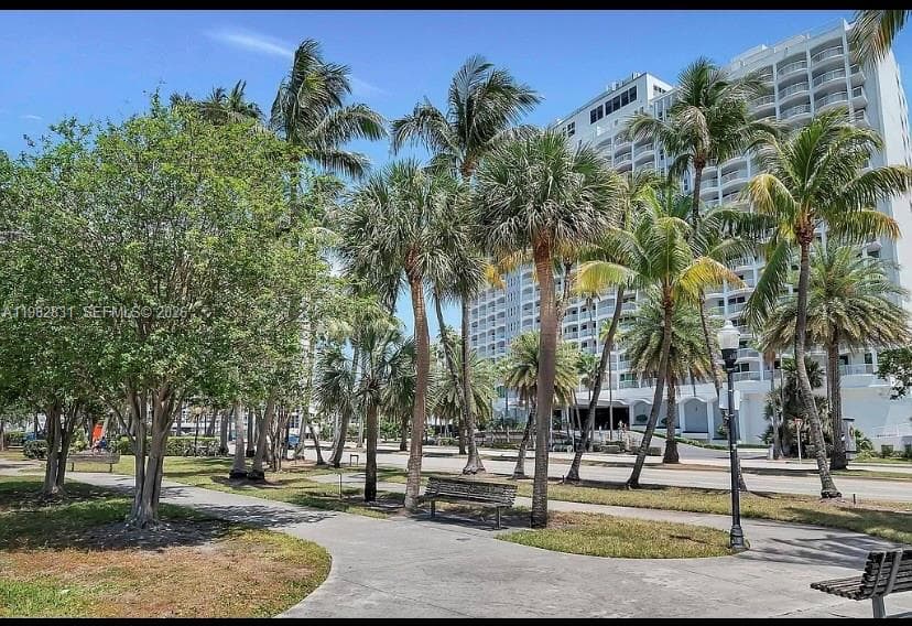 5401 Collins Ave # 411, Miami Beach FL 33140 — 17