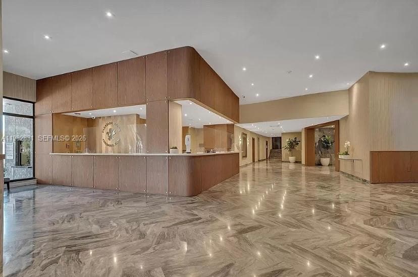 5401 Collins Ave # 411, Miami Beach FL 33140 — 16