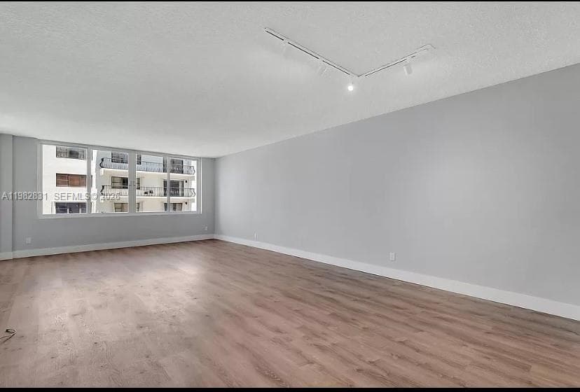 5401 Collins Ave # 411, Miami Beach FL 33140 — 3