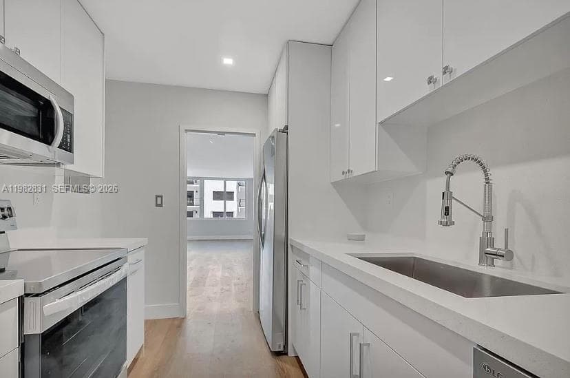 5401 Collins Ave # 411, Miami Beach FL 33140 — 9