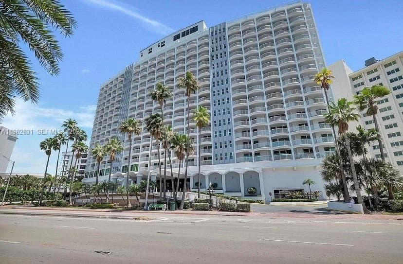 5401 Collins Ave # 411, Miami Beach FL 33140 — 18