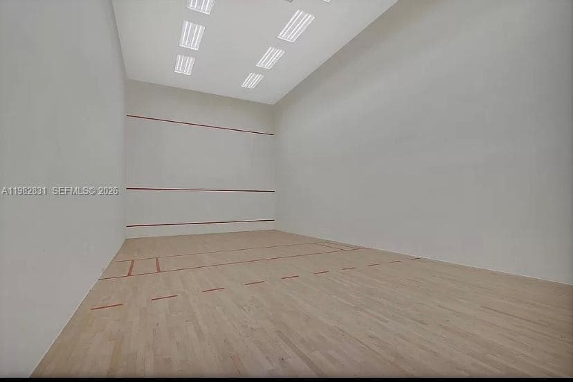 5401 Collins Ave # 411, Miami Beach FL 33140 — 25