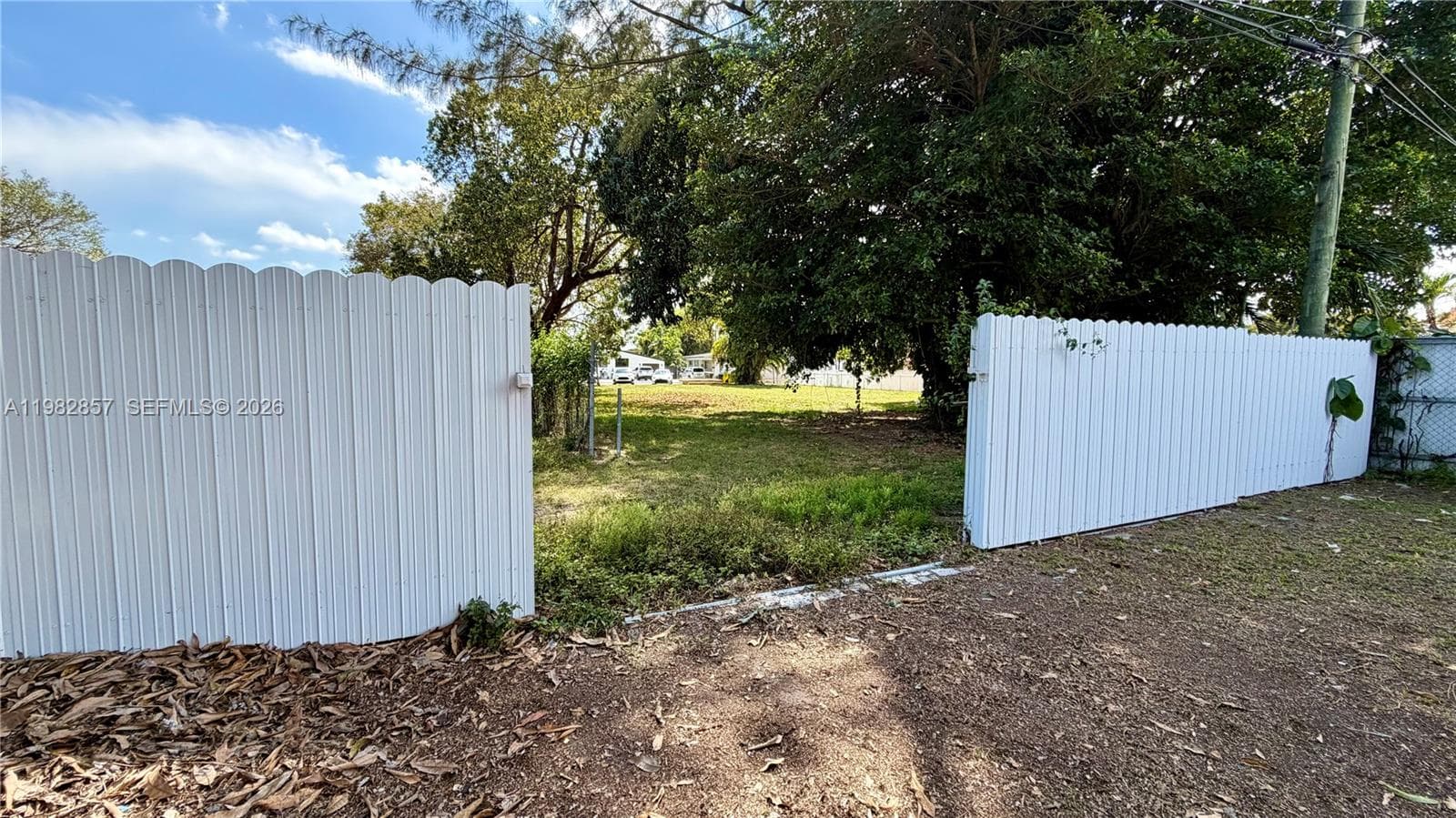 250 E 60th St, Hialeah FL 33013 — 33