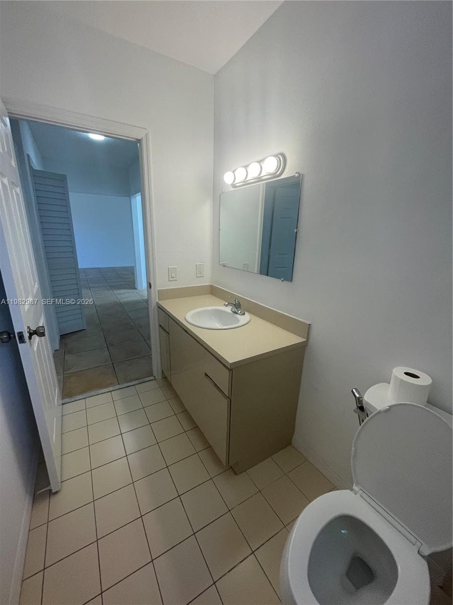 3421 SW 25th St # 01, Miami FL 33133 — 23