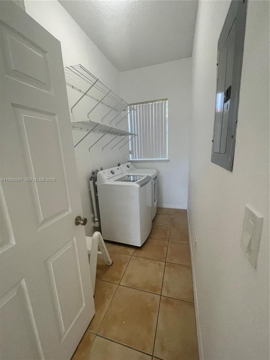 3421 SW 25th St # 01, Miami FL 33133 — 17