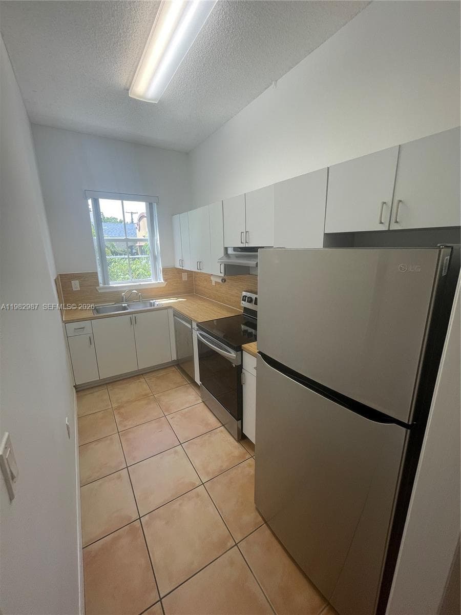 3421 SW 25th St # 01, Miami FL 33133 — 14