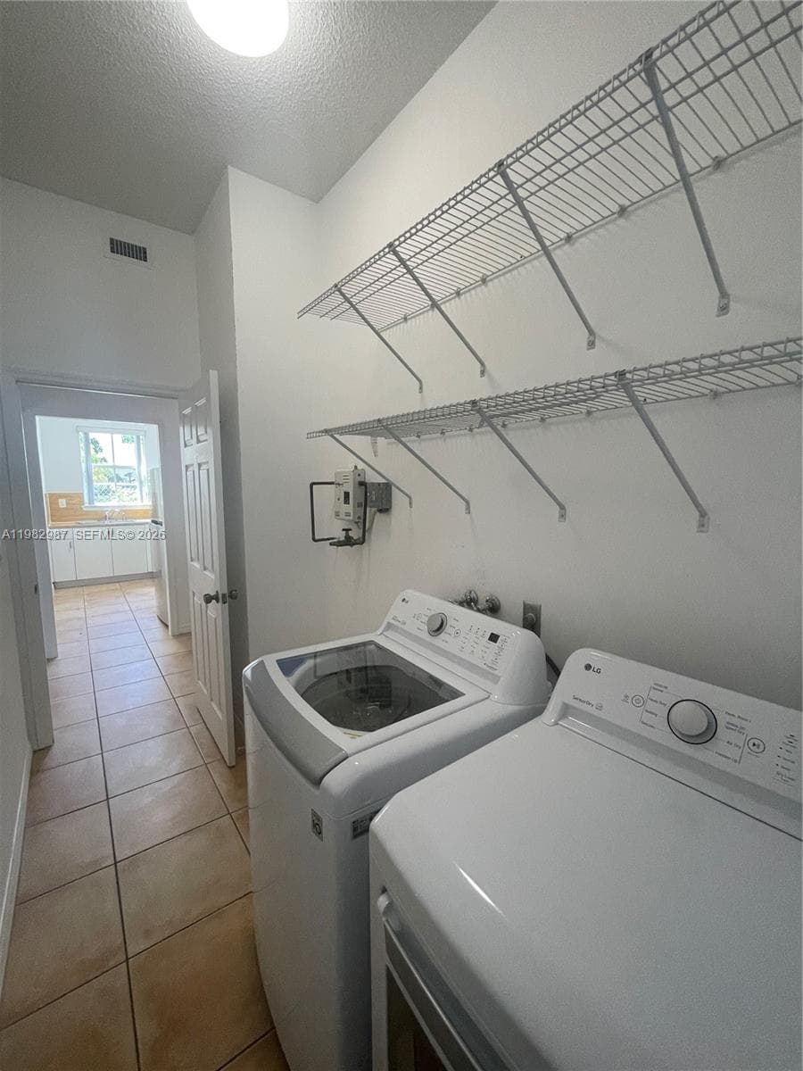 3421 SW 25th St # 01, Miami FL 33133 — 19