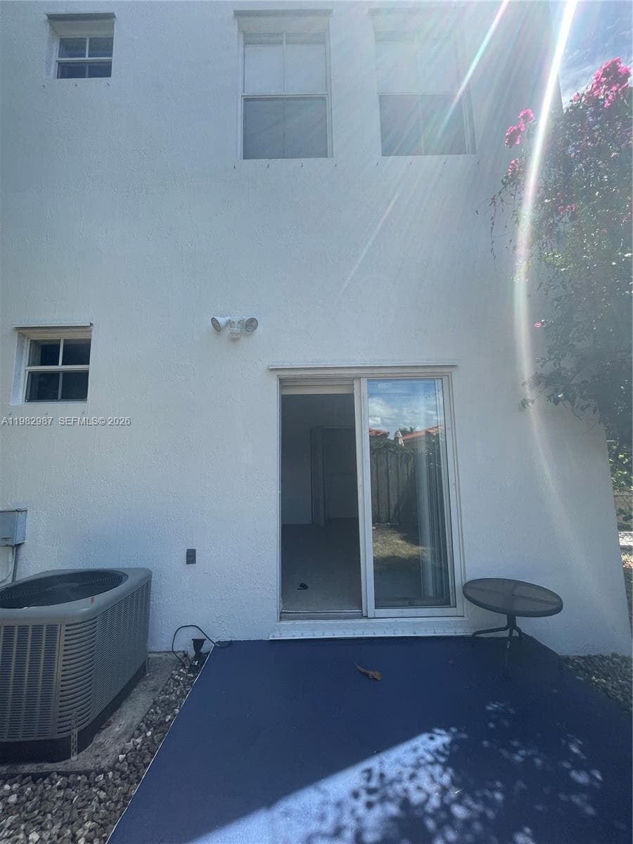 3421 SW 25th St # 01, Miami FL 33133 — 39