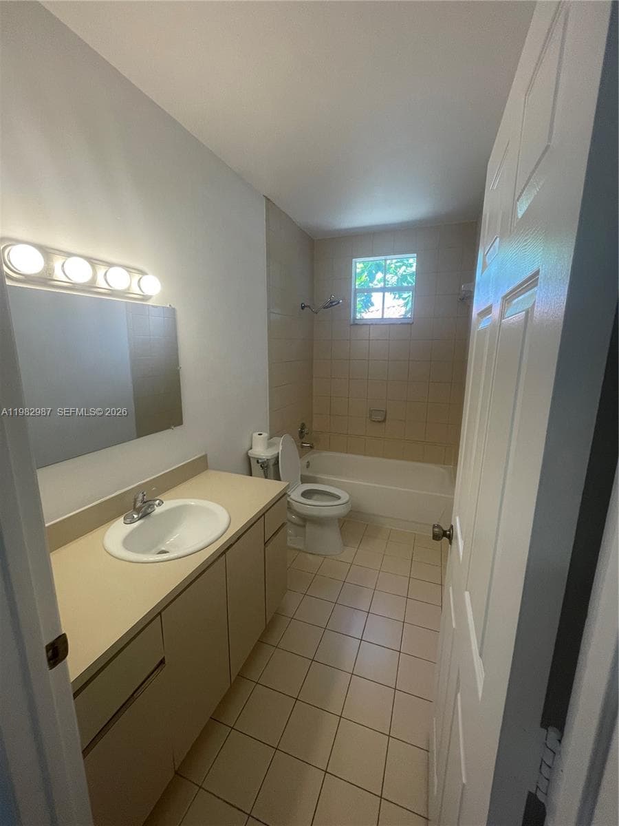 3421 SW 25th St # 01, Miami FL 33133 — 21