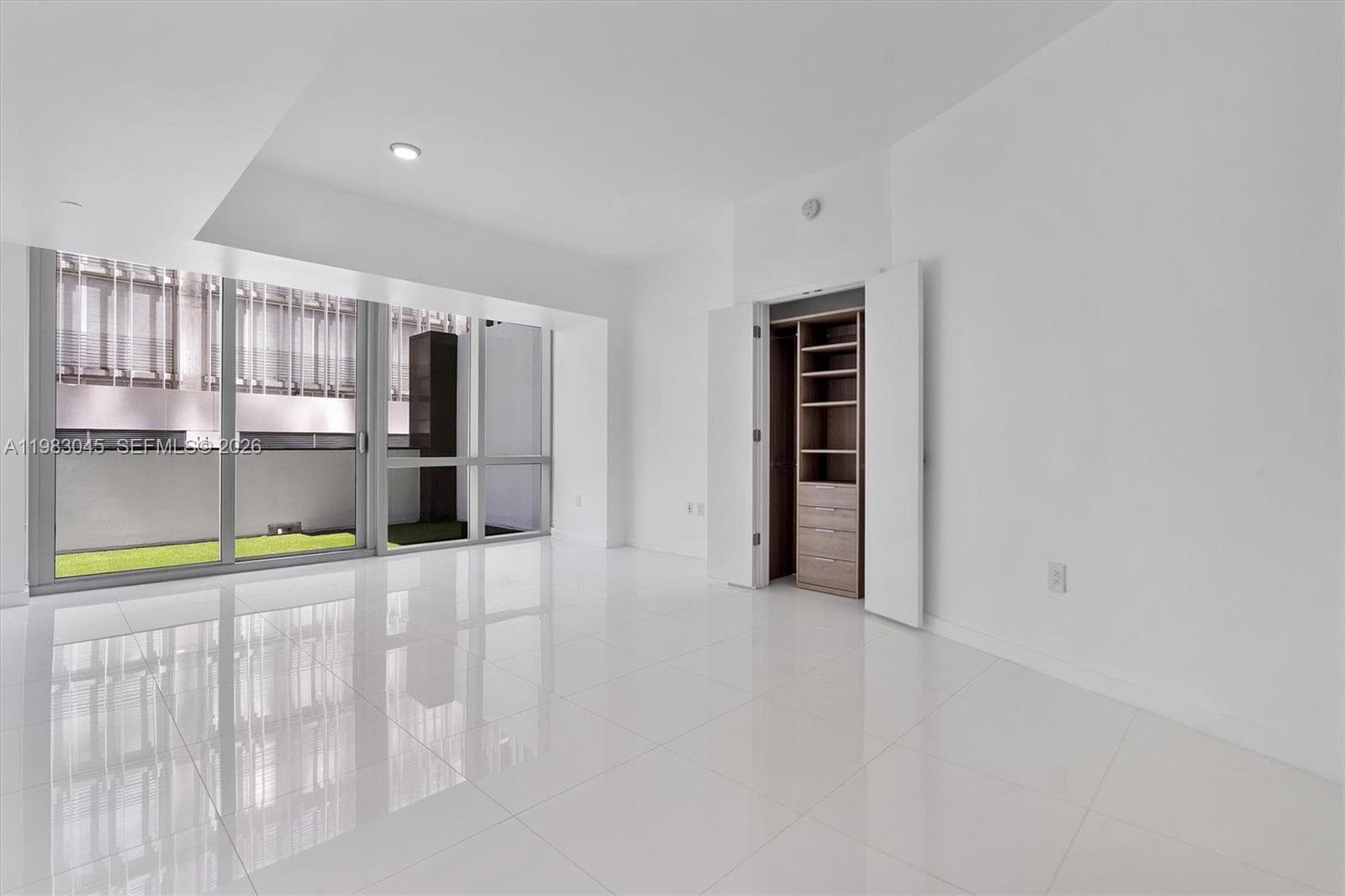 851 NE 1st Ave # 307, Miami FL 33132 — 11