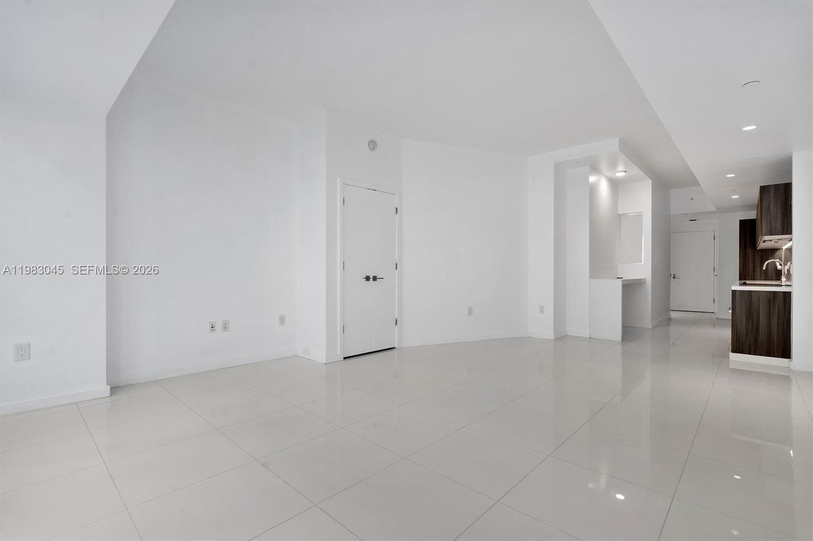 851 NE 1st Ave # 307, Miami FL 33132 — 8