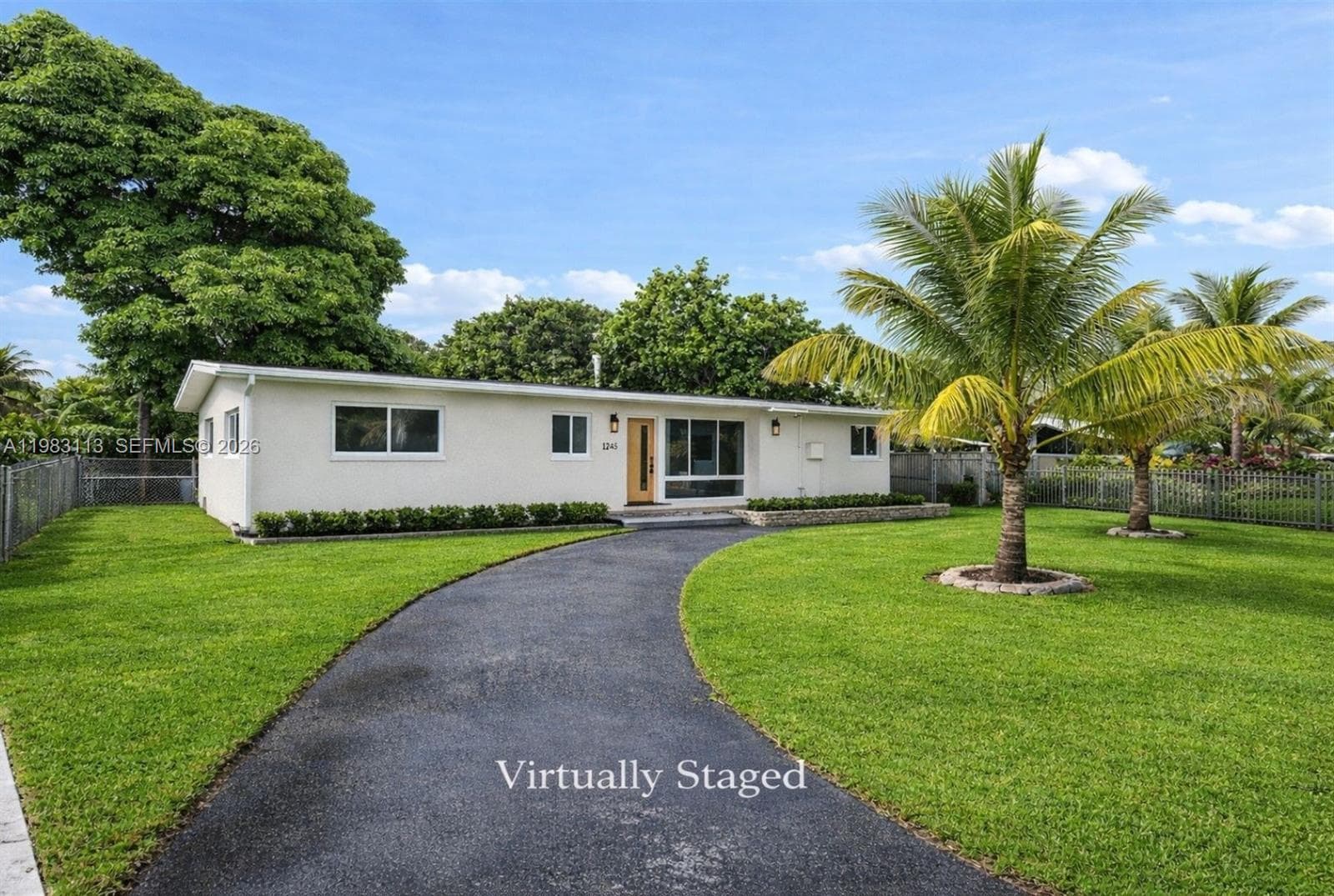 550 NE 173rd St, North Miami Beach FL 33162 — 2