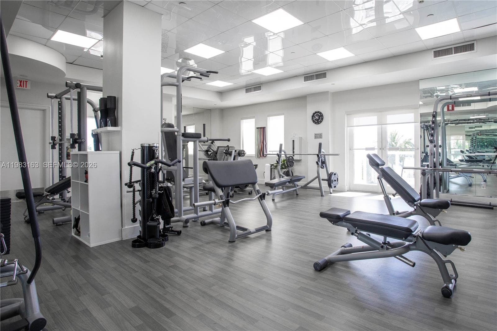 4775 Collins Ave # 1504, Miami Beach FL 33140 — 33