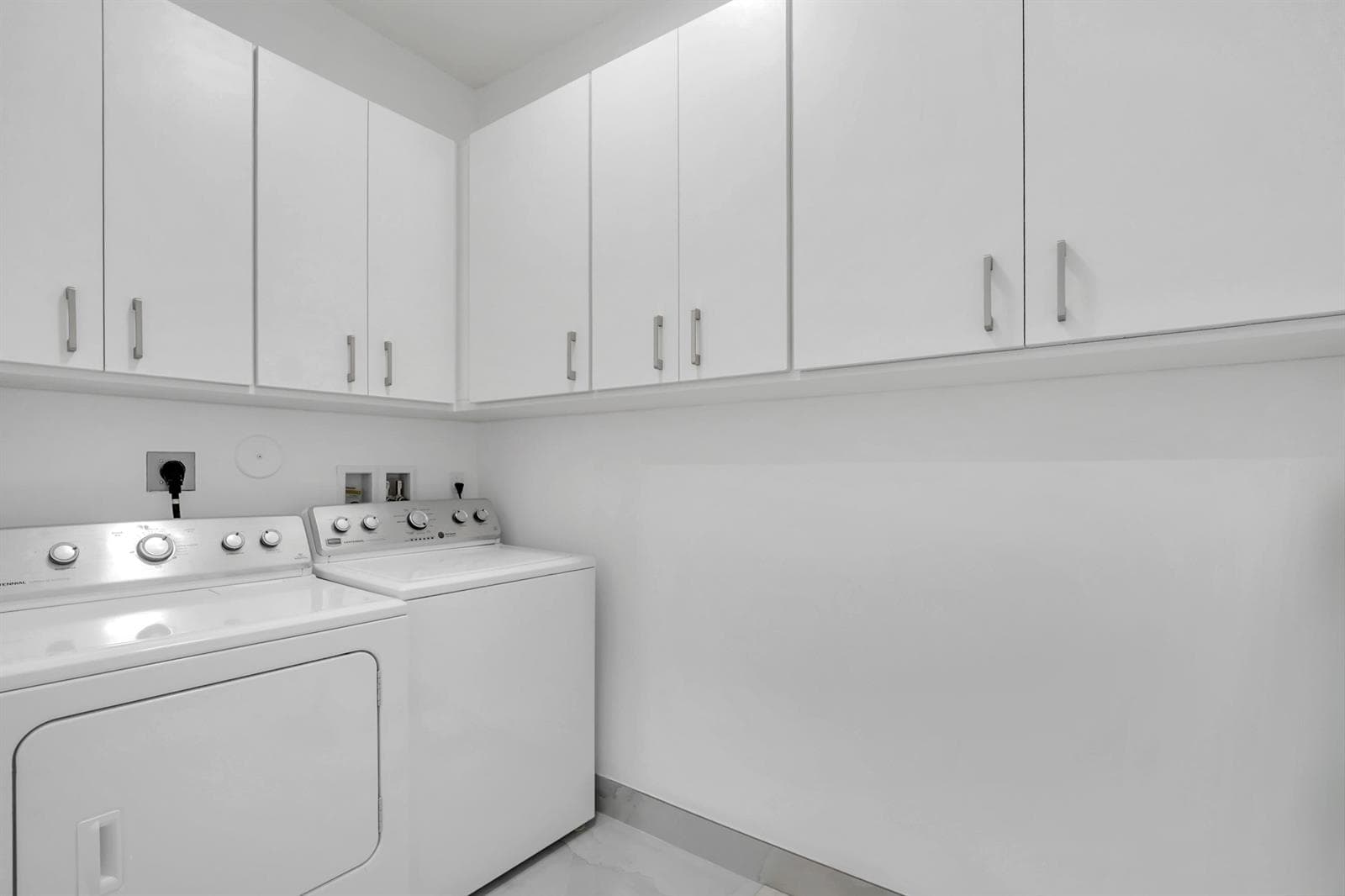 671 NE 191st Terrace, Miami FL 33179 — 33