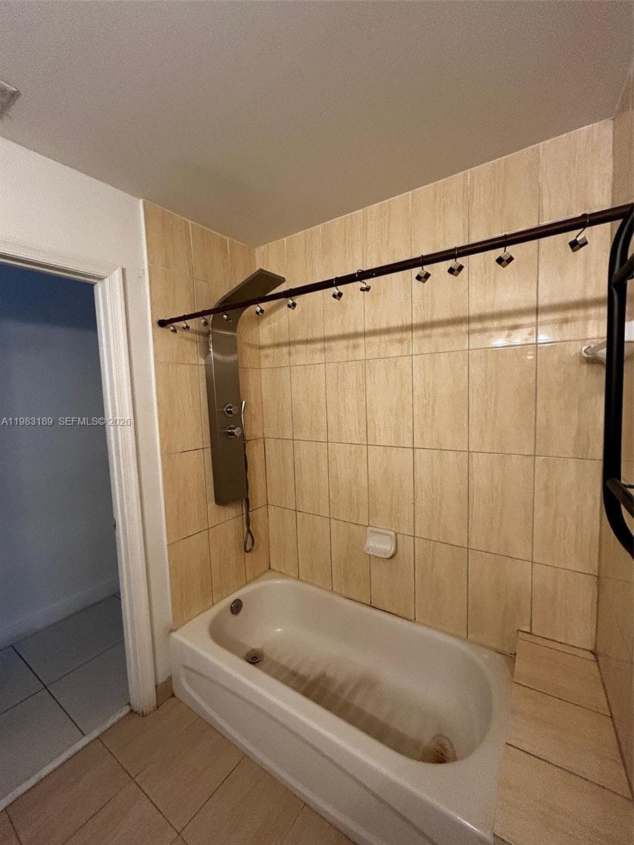 1750 N Bayshore Dr # 1104, Miami FL 33132 — 8