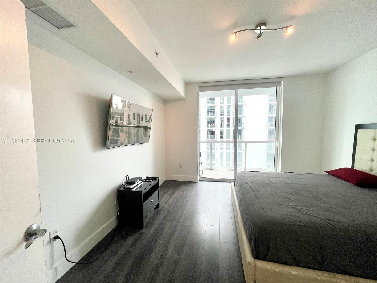 253 NE 2nd St # 2506, Miami FL 33132 — 23