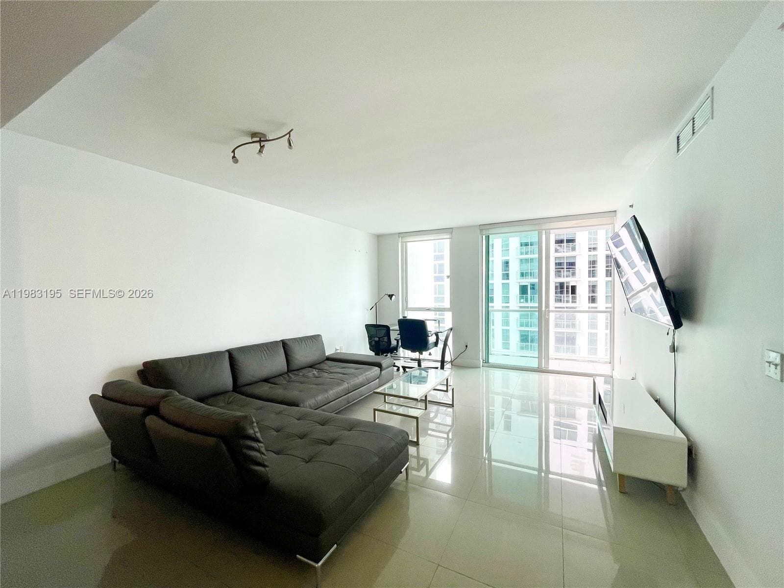 253 NE 2nd St # 2506, Miami FL 33132 — 13