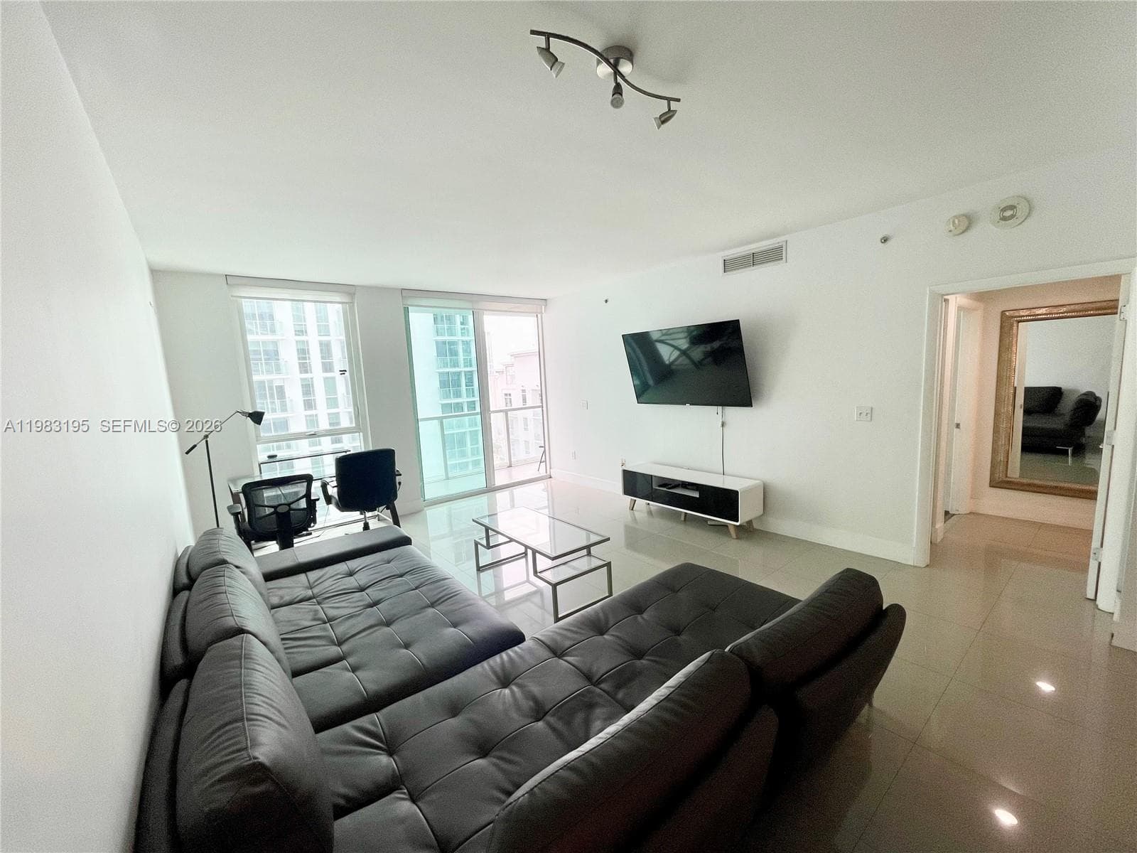 253 NE 2nd St # 2506, Miami FL 33132 — 12