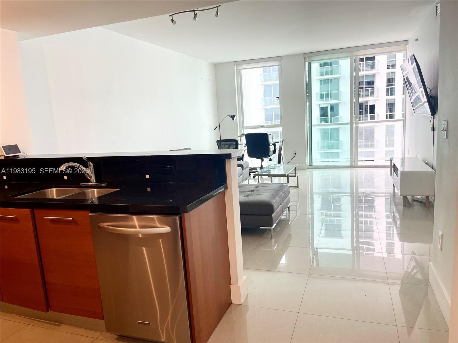 253 NE 2nd St # 2506, Miami FL 33132 — 20