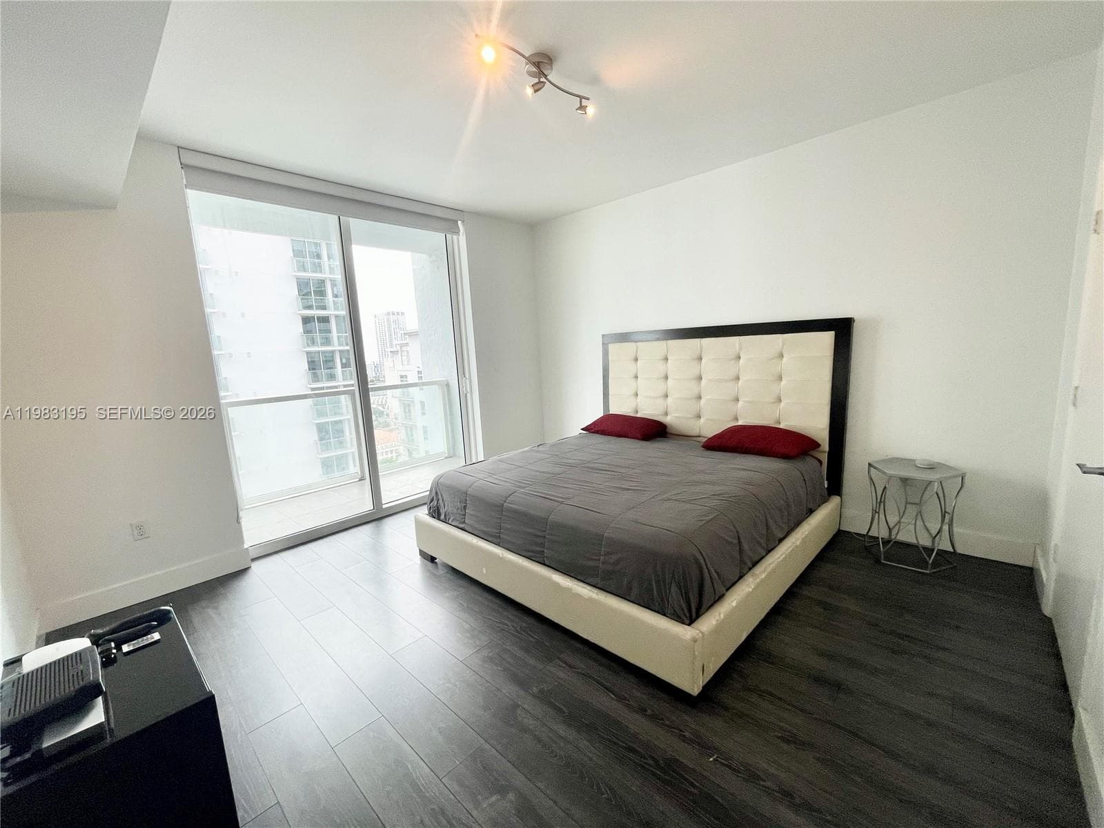 253 NE 2nd St # 2506, Miami FL 33132 — 24
