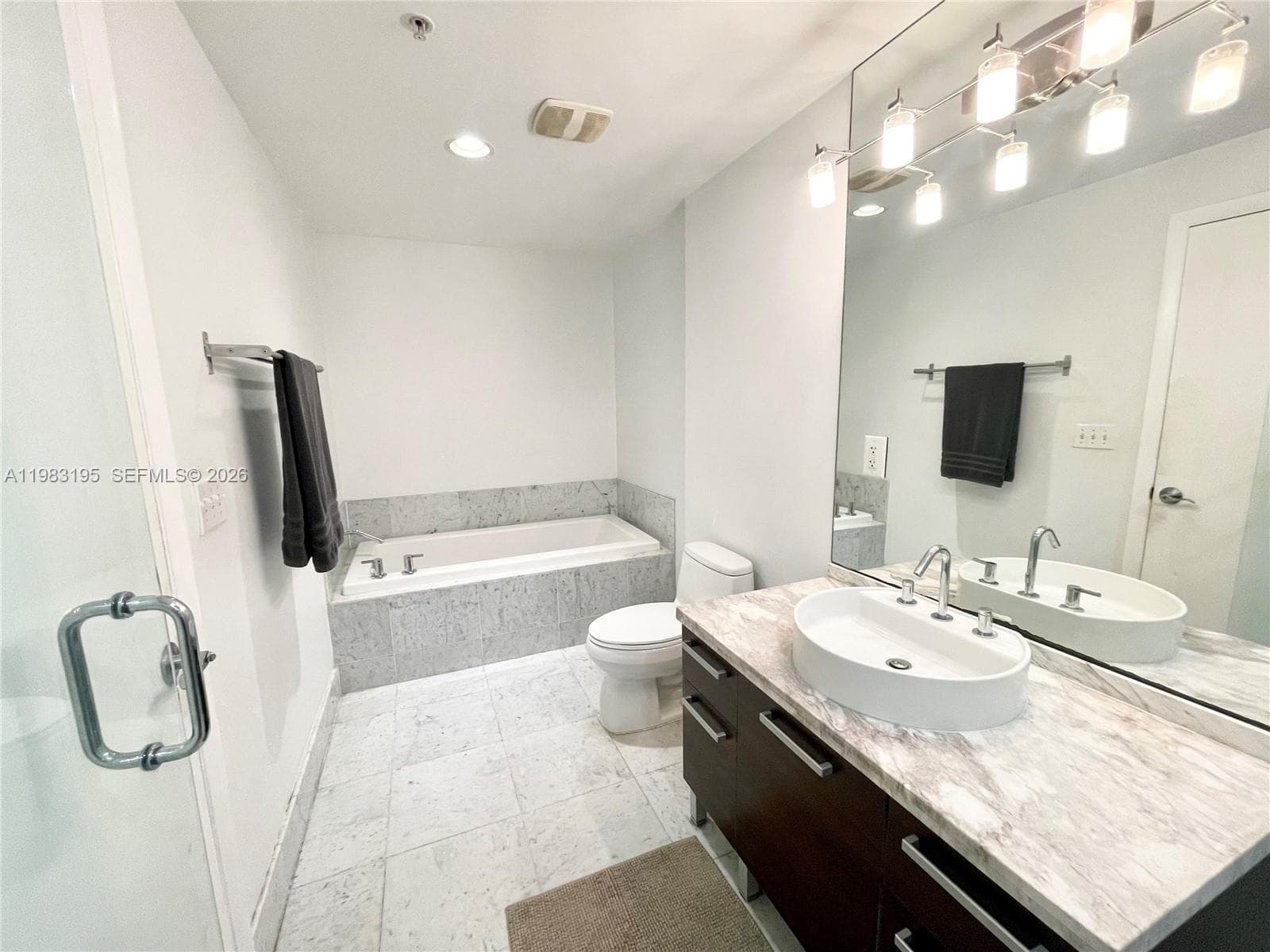 253 NE 2nd St # 2506, Miami FL 33132 — 30
