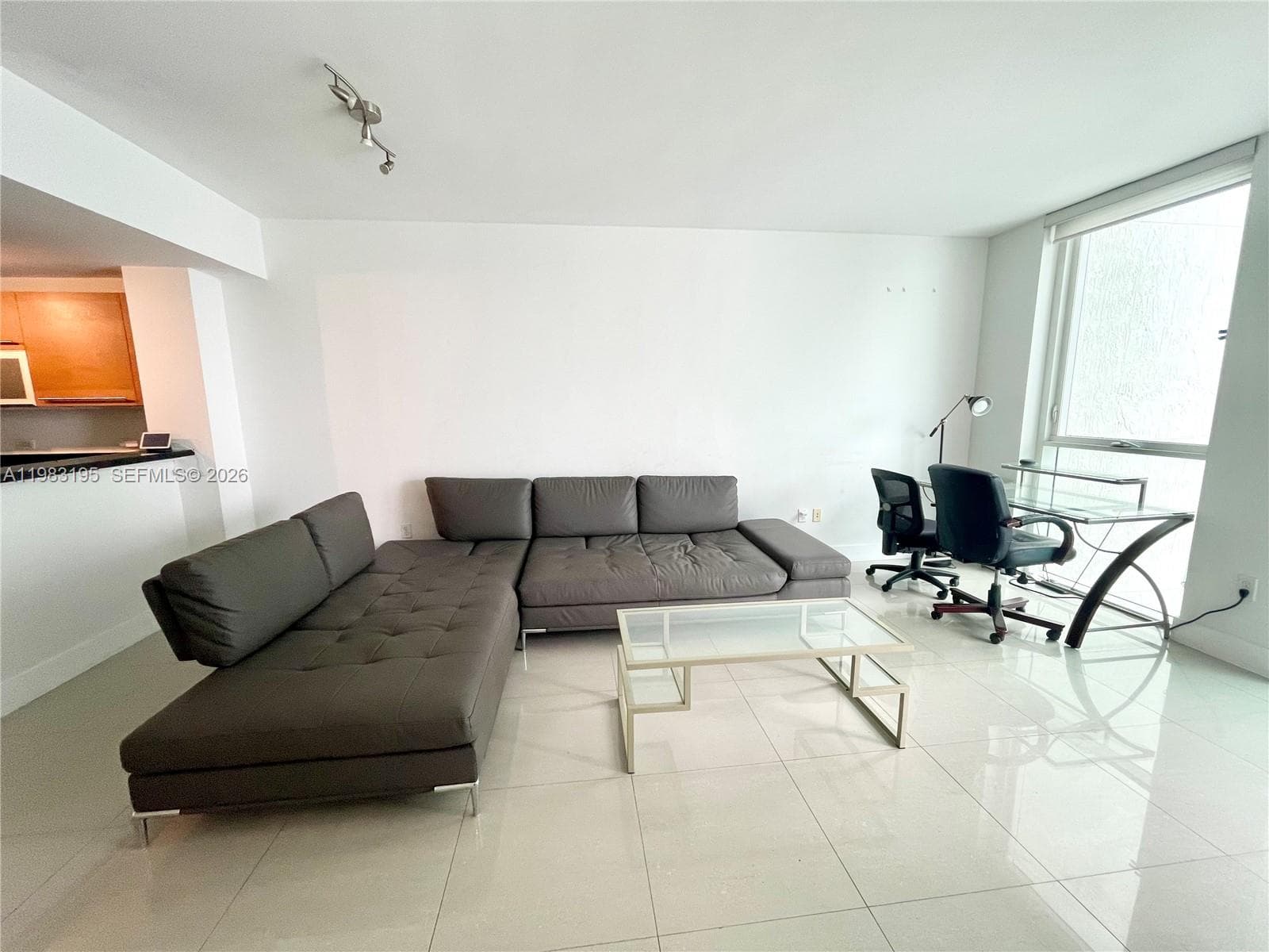 253 NE 2nd St # 2506, Miami FL 33132 — 10