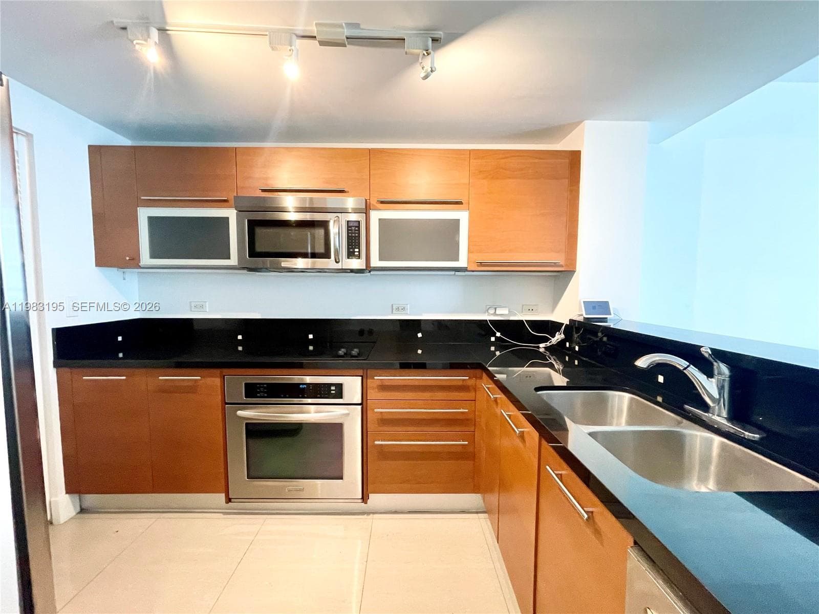 253 NE 2nd St # 2506, Miami FL 33132 — 18