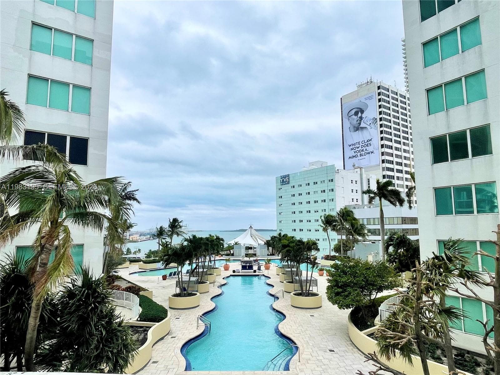 253 NE 2nd St # 2506, Miami FL 33132 — 55